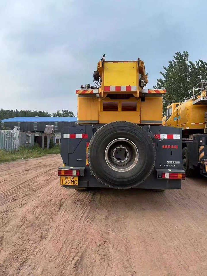XCMG Official Used Boom Truck Crane XCA300 300t Diesel All Terrain Crane Best Sale - Autokran za sve terene: slika 4 XCMG Official Used Boom Truck Crane XCA300 300t Diesel All Terrain Crane Best Sale - Autokran za sve terene: slika 4
