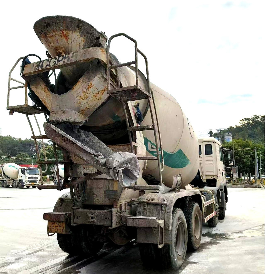 XCMG Official Used Concrete Mixer Truck HOWO G4802D 12m³ Cement Mixer Truck Price - Mikser za beton: slika 3 XCMG Official Used Concrete Mixer Truck HOWO G4802D 12m³ Cement Mixer Truck Price - Mikser za beton: slika 3