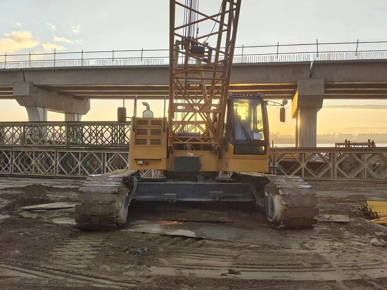 XCMG Official Used Mini Mobile Crane XGC75 75 Ton Crawler Crane With Cheap Price - Kran guseničar: slika 3 XCMG Official Used Mini Mobile Crane XGC75 75 Ton Crawler Crane With Cheap Price - Kran guseničar: slika 3