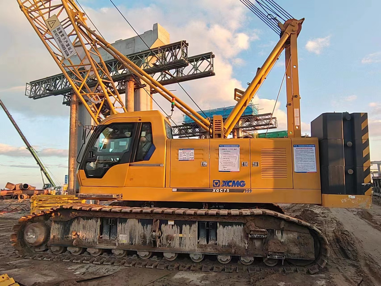 XCMG Official Used Mini Mobile Crane XGC75 75 Ton Crawler Crane With Cheap Price - Kran guseničar: slika 2 XCMG Official Used Mini Mobile Crane XGC75 75 Ton Crawler Crane With Cheap Price - Kran guseničar: slika 2