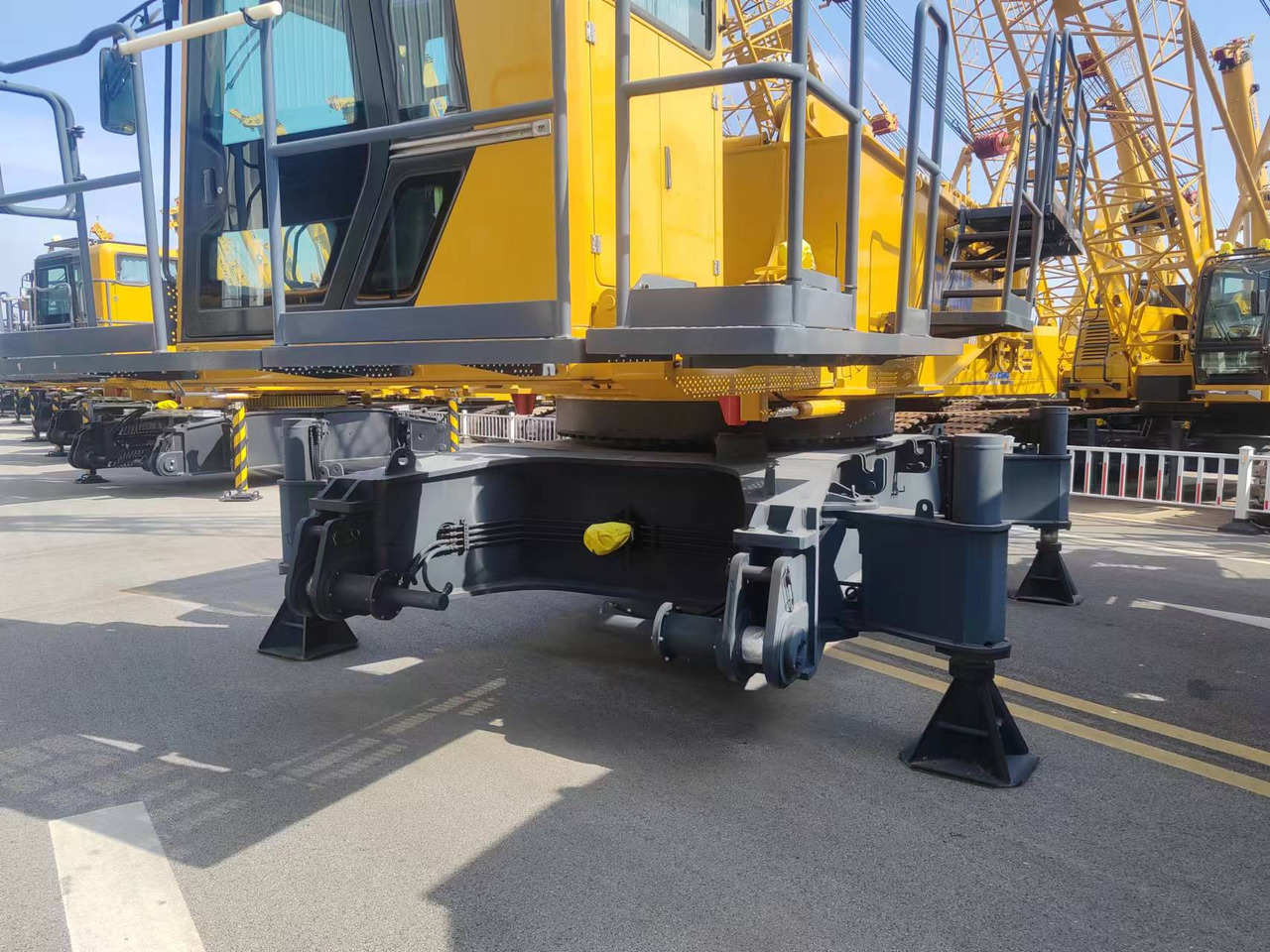 XCMG Official Used Mobile Crawler Crane XGC130-I 130 Ton Hydraulic Diesel Crane Hot Sale - Kran guseničar: slika 3 XCMG Official Used Mobile Crawler Crane XGC130-I 130 Ton Hydraulic Diesel Crane Hot Sale - Kran guseničar: slika 3