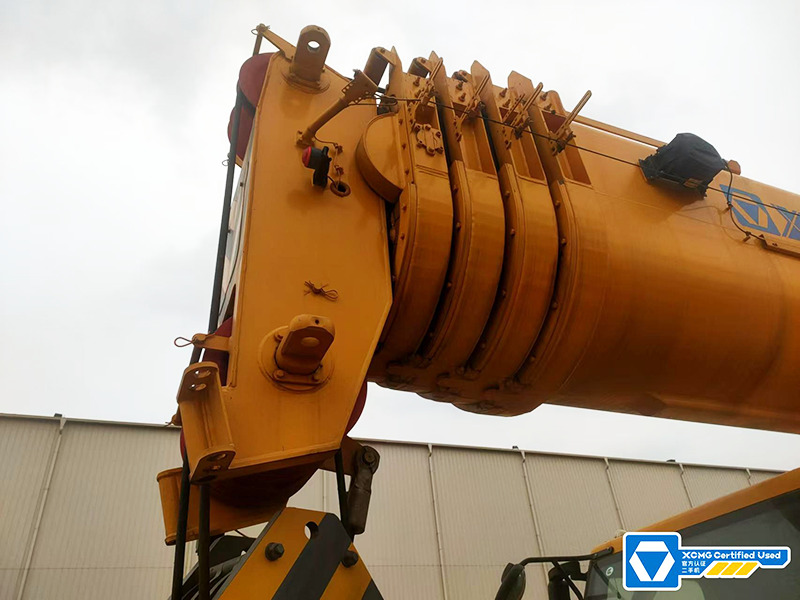 XCMG QY180K5C 180ton second hand truck crane for sale - Pokretni kran: slika 3 XCMG QY180K5C 180ton second hand truck crane for sale - Pokretni kran: slika 3