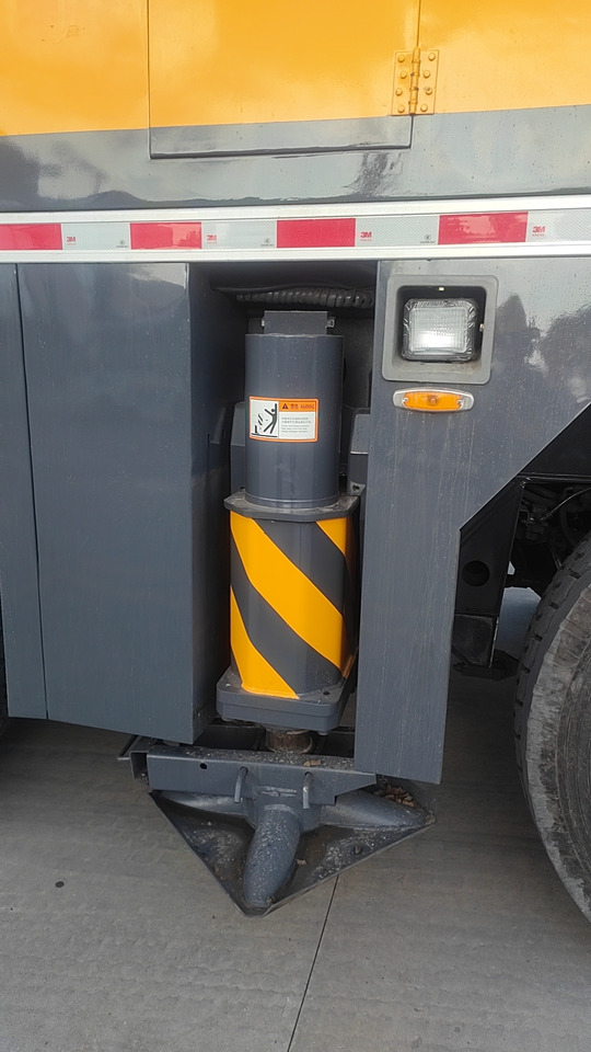 XCMG Truck crane Second Hand mobile hydraulic crane QAY160 Used - Pokretni kran: slika 2 XCMG Truck crane Second Hand mobile hydraulic crane QAY160 Used - Pokretni kran: slika 2