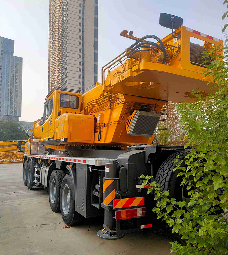 XCMG XCT100L7-I 100ton used pickup mobile hoist crane price - Pokretni kran: slika 3 XCMG XCT100L7-I 100ton used pickup mobile hoist crane price - Pokretni kran: slika 3