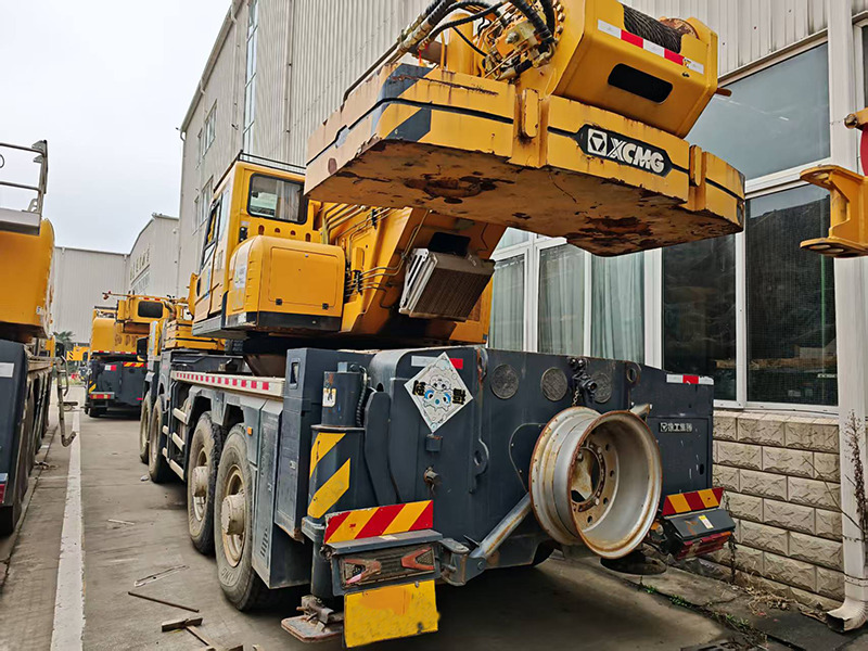 XCMG XCT80L6 80ton Mobile used hoist machine Lifting Truck Crane for Sale - Pokretni kran: slika 3 XCMG XCT80L6 80ton Mobile used hoist machine Lifting Truck Crane for Sale - Pokretni kran: slika 3
