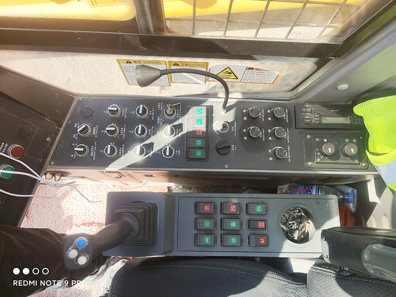 XCMG XGC200 200 tons hydraulic boom used crawler crane 2019 with good condition - Kran guseničar: slika 3 XCMG XGC200 200 tons hydraulic boom used crawler crane 2019 with good condition - Kran guseničar: slika 3