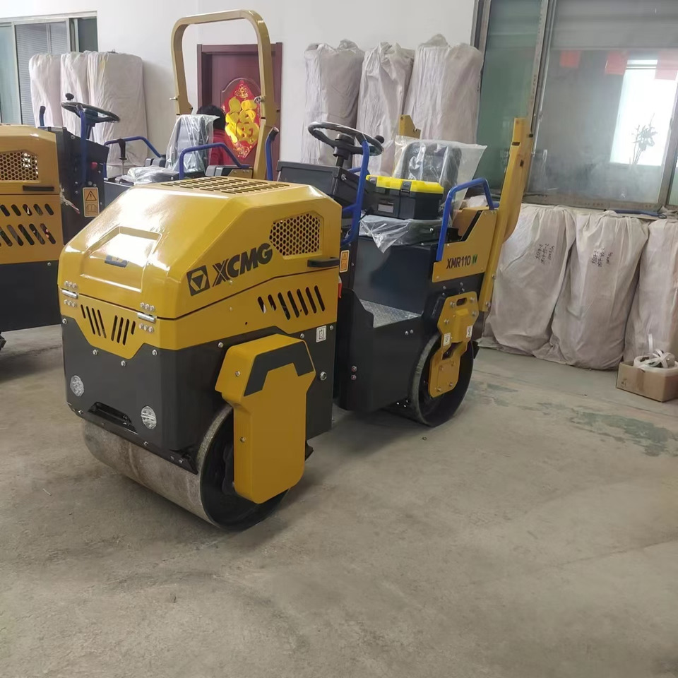 XCMG XMR110 1ton samll road roller hydraulic vibratory compator price - Mini valjak: slika 2 XCMG XMR110 1ton samll road roller hydraulic vibratory compator price - Mini valjak: slika 2