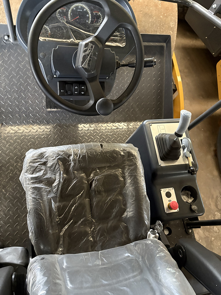 XCMG XS123 12ton used hydraulic road roller price - Valjak za puteve: slika 4 XCMG XS123 12ton used hydraulic road roller price - Valjak za puteve: slika 4