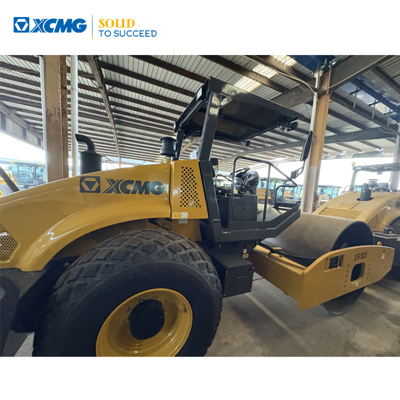 XCMG XS123 12ton used hydraulic road roller price - Valjak za puteve: slika 1 XCMG XS123 12ton used hydraulic road roller price - Valjak za puteve: slika 1