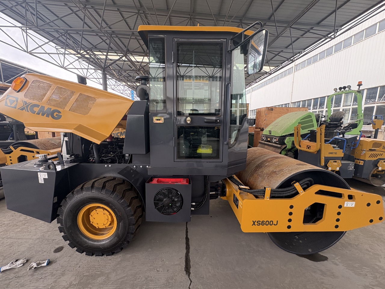 XCMG XS600J 6 ton small single drum Vibratory road Roller - Valjak za puteve: slika 3 XCMG XS600J 6 ton small single drum Vibratory road Roller - Valjak za puteve: slika 3