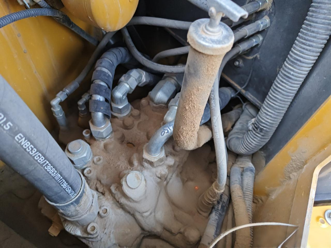 XCMG used road bulldozer D170 Mini Diesel Crawler price - Buldožer: slika 3 XCMG used road bulldozer D170 Mini Diesel Crawler price - Buldožer: slika 3