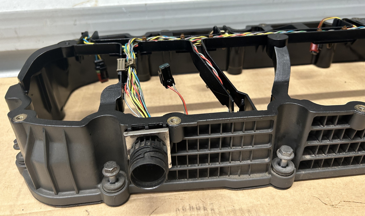 DAF SPACER FRAME ENGINE VALVE COVER XF 106 480 2033255 - Zaglavlje motora: slika 2 DAF SPACER FRAME ENGINE VALVE COVER XF 106 480 2033255 - Zaglavlje motora: slika 2