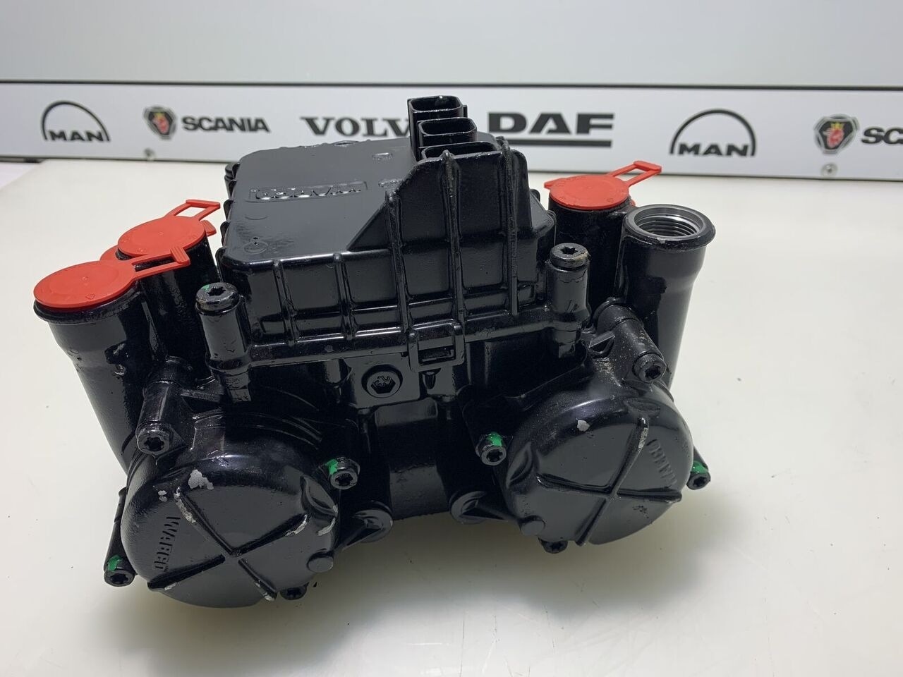 DAF XF 106 1818832 1867002 DAF XF 106 truck - Kočioni ventil za Kamion: slika 2 DAF XF 106 1818832 1867002 DAF XF 106 truck - Kočioni ventil za Kamion: slika 2