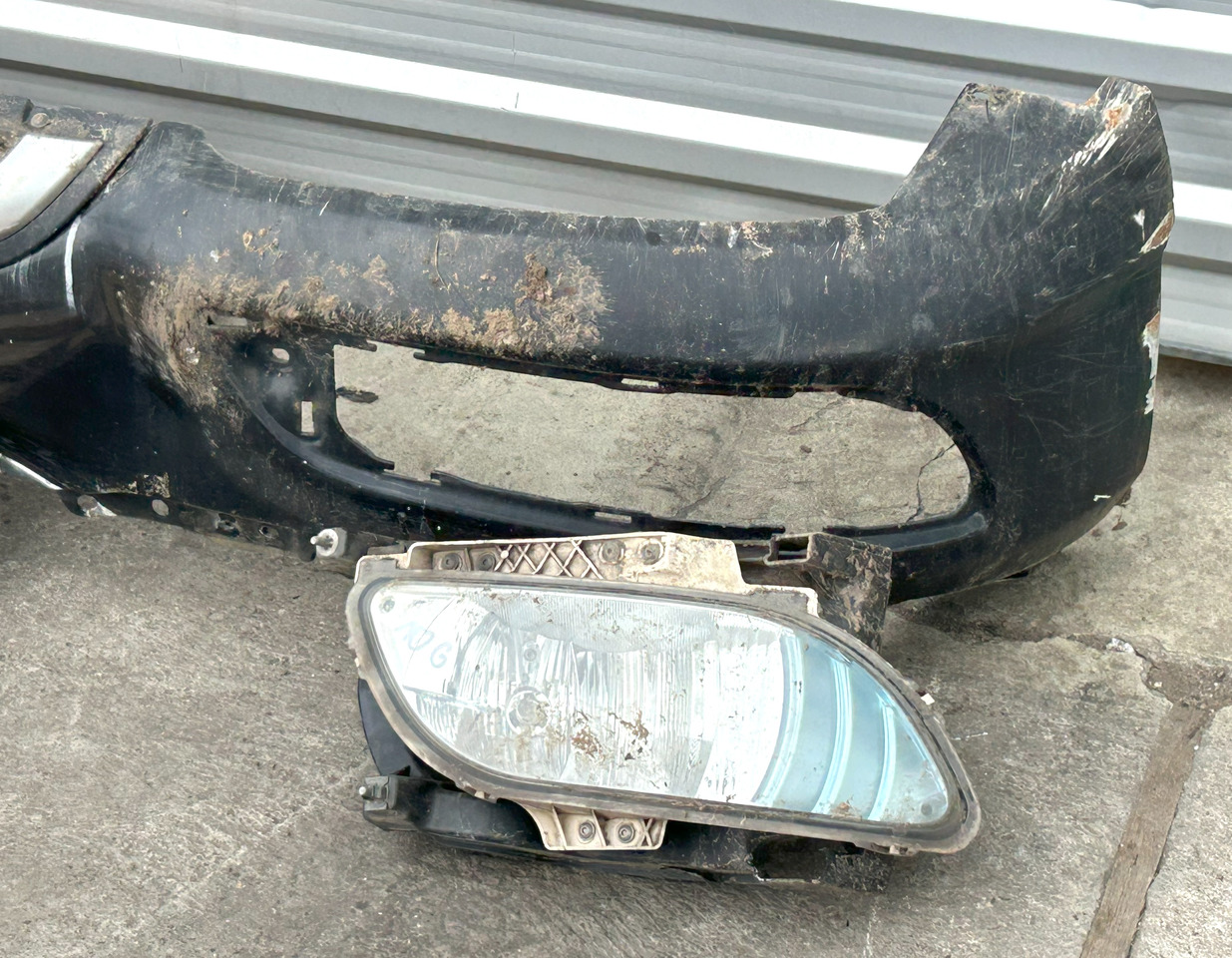 DAF XF 106 480 FRONT BUMPER WITH HALOGENS - Branik: slika 4 DAF XF 106 480 FRONT BUMPER WITH HALOGENS - Branik: slika 4