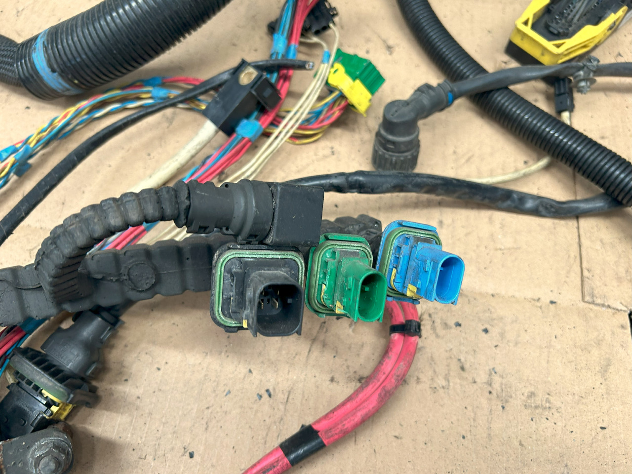 DAF XF 106 J3C ENGINE WIRING HARNESS - Kablovi/ Žičana oprema: slika 2 DAF XF 106 J3C ENGINE WIRING HARNESS - Kablovi/ Žičana oprema: slika 2