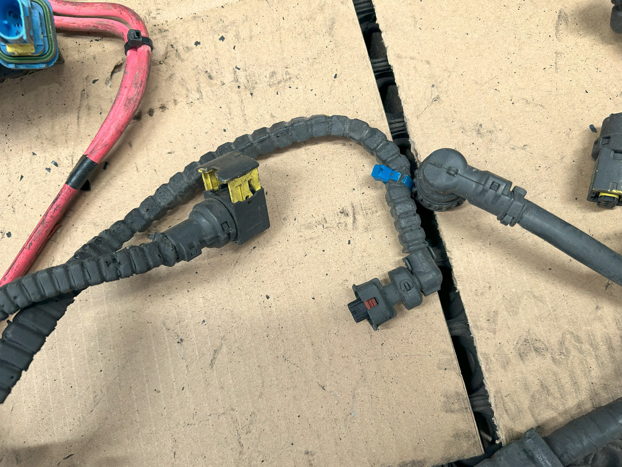 DAF XF 106 J3C ENGINE WIRING HARNESS - Kablovi/ Žičana oprema: slika 4 DAF XF 106 J3C ENGINE WIRING HARNESS - Kablovi/ Žičana oprema: slika 4