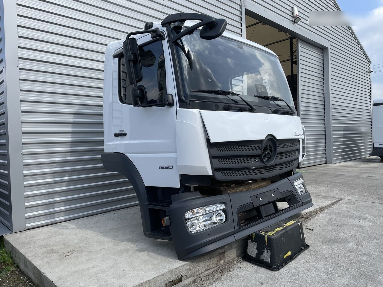 FRONT BUMPER COMPLETE EXTRA COST 800EU Mercedes-Benz ATEGO S-cab ClassicSpace, 2.30 m 2023 Mercedes-Benz ATEGO truck - Kabina za Kamion: slika 2 FRONT BUMPER COMPLETE EXTRA COST 800EU Mercedes-Benz ATEGO S-cab ClassicSpace, 2.30 m 2023 Mercedes-Benz ATEGO truck - Kabina za Kamion: slika 2