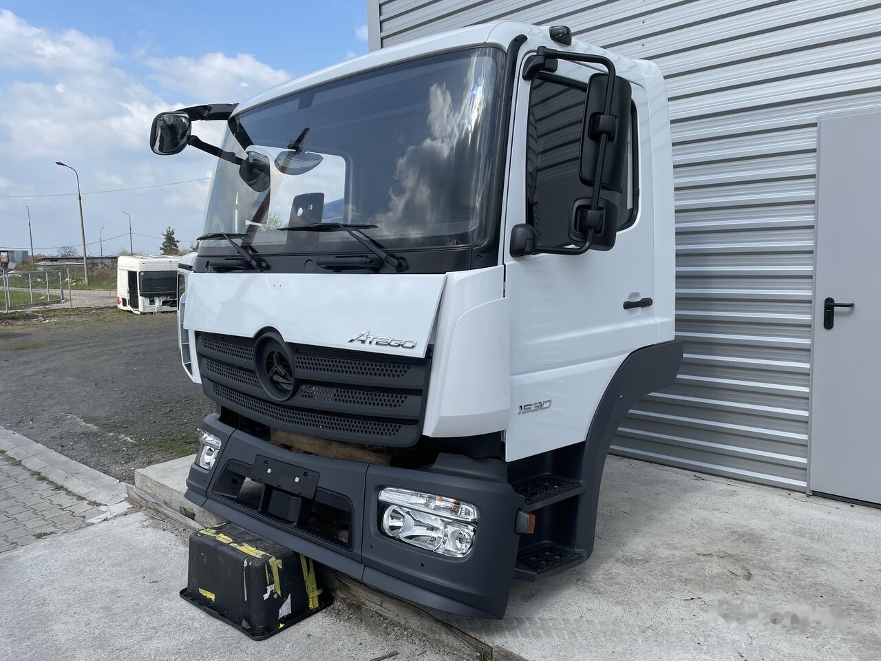 FRONT BUMPER COMPLETE EXTRA COST 800EU Mercedes-Benz ATEGO S-cab ClassicSpace, 2.30 m 2023 Mercedes-Benz ATEGO truck - Kabina za Kamion: slika 4 FRONT BUMPER COMPLETE EXTRA COST 800EU Mercedes-Benz ATEGO S-cab ClassicSpace, 2.30 m 2023 Mercedes-Benz ATEGO truck - Kabina za Kamion: slika 4
