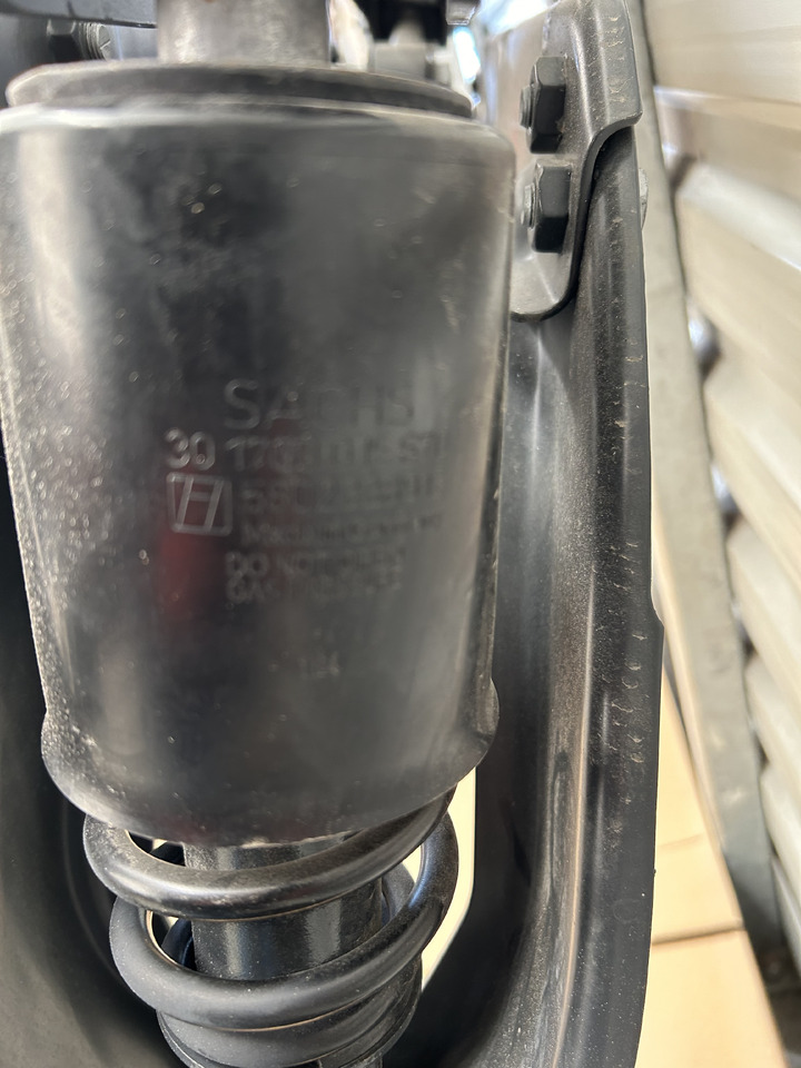 IVECO CABIN SUSPENSION REAR WITH SHOCK ABSORBERS S-WAY BRAND NEW - Oslanjanje kabine: slika 3 IVECO CABIN SUSPENSION REAR WITH SHOCK ABSORBERS S-WAY BRAND NEW - Oslanjanje kabine: slika 3