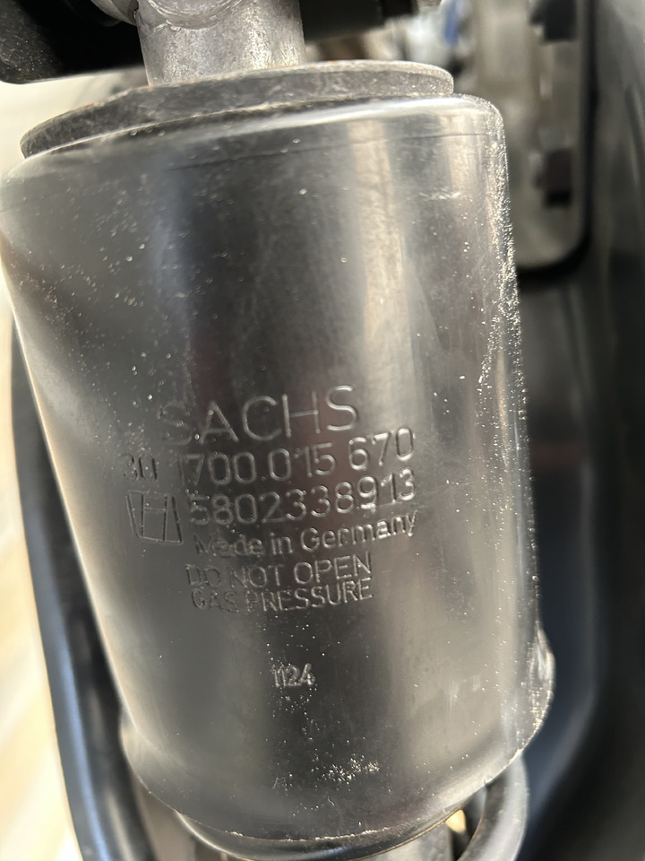 IVECO CABIN SUSPENSION REAR WITH SHOCK ABSORBERS S-WAY BRAND NEW - Oslanjanje kabine: slika 2 IVECO CABIN SUSPENSION REAR WITH SHOCK ABSORBERS S-WAY BRAND NEW - Oslanjanje kabine: slika 2