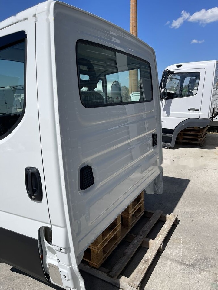 IVECO DAILY VII 72-210 IVECO DAILY 75-210 light - Kabina za Dostavno vozilo: slika 4 IVECO DAILY VII 72-210 IVECO DAILY 75-210 light - Kabina za Dostavno vozilo: slika 4
