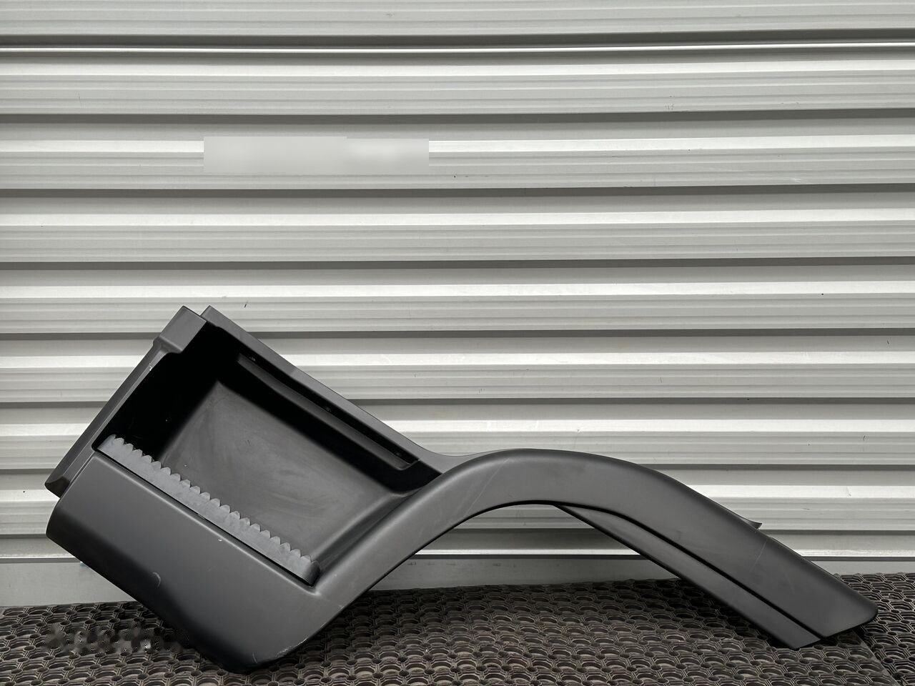 IVECO EUROCARGO LEFT 50403909 IVECO 50403909 - Prag za Kamion: slika 1 IVECO EUROCARGO LEFT 50403909 IVECO 50403909 - Prag za Kamion: slika 1