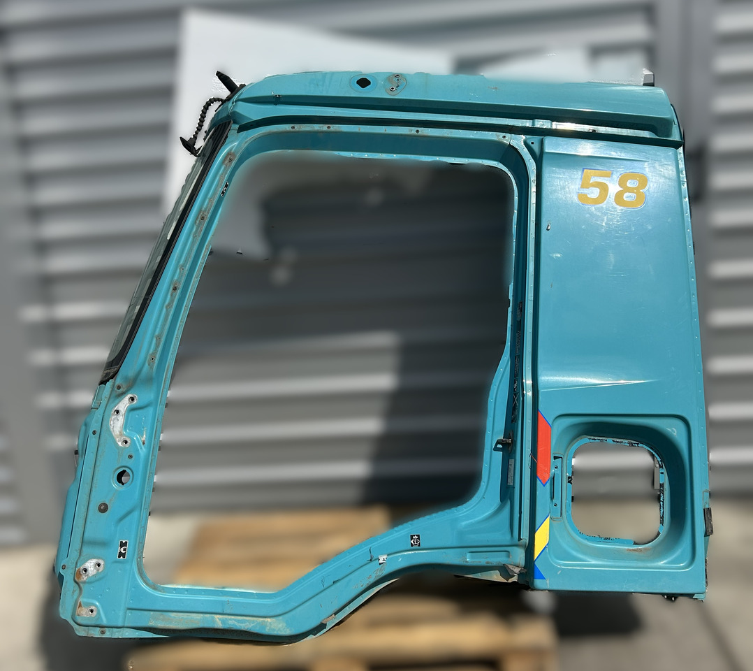 MERCEDES-BENZ AROCS MP4 LEFT SIDE QUARTER PANEL M CLASSIC SPACE - Kabina: slika 1 MERCEDES-BENZ AROCS MP4 LEFT SIDE QUARTER PANEL M CLASSIC SPACE - Kabina: slika 1