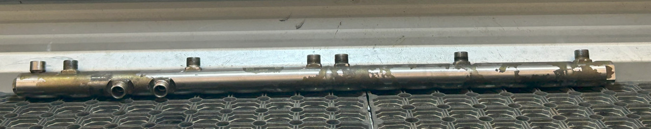 MERCEDES-BENZ Commonrail pressure pipe ACTROS MP4 - Obrada goriva/ Dostava goriva za Kamion: slika 1 MERCEDES-BENZ Commonrail pressure pipe ACTROS MP4 - Obrada goriva/ Dostava goriva za Kamion: slika 1