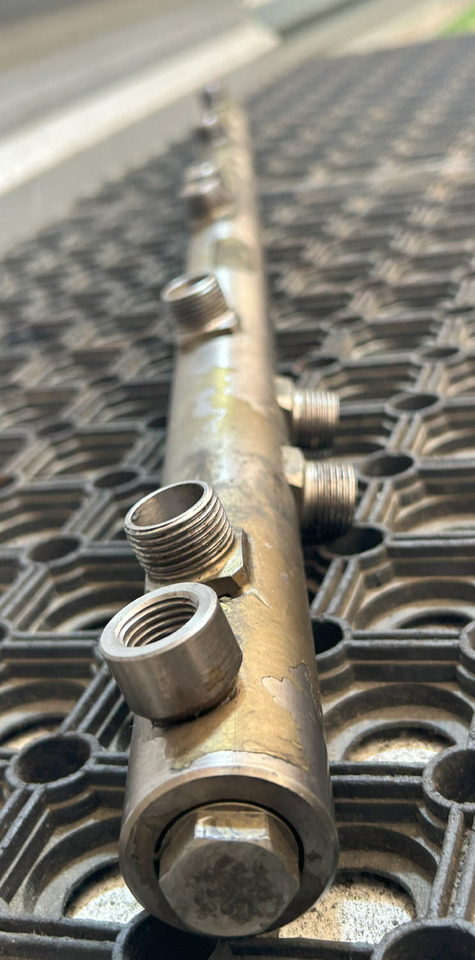 MERCEDES-BENZ Commonrail pressure pipe ACTROS MP4 - Obrada goriva/ Dostava goriva za Kamion: slika 2 MERCEDES-BENZ Commonrail pressure pipe ACTROS MP4 - Obrada goriva/ Dostava goriva za Kamion: slika 2