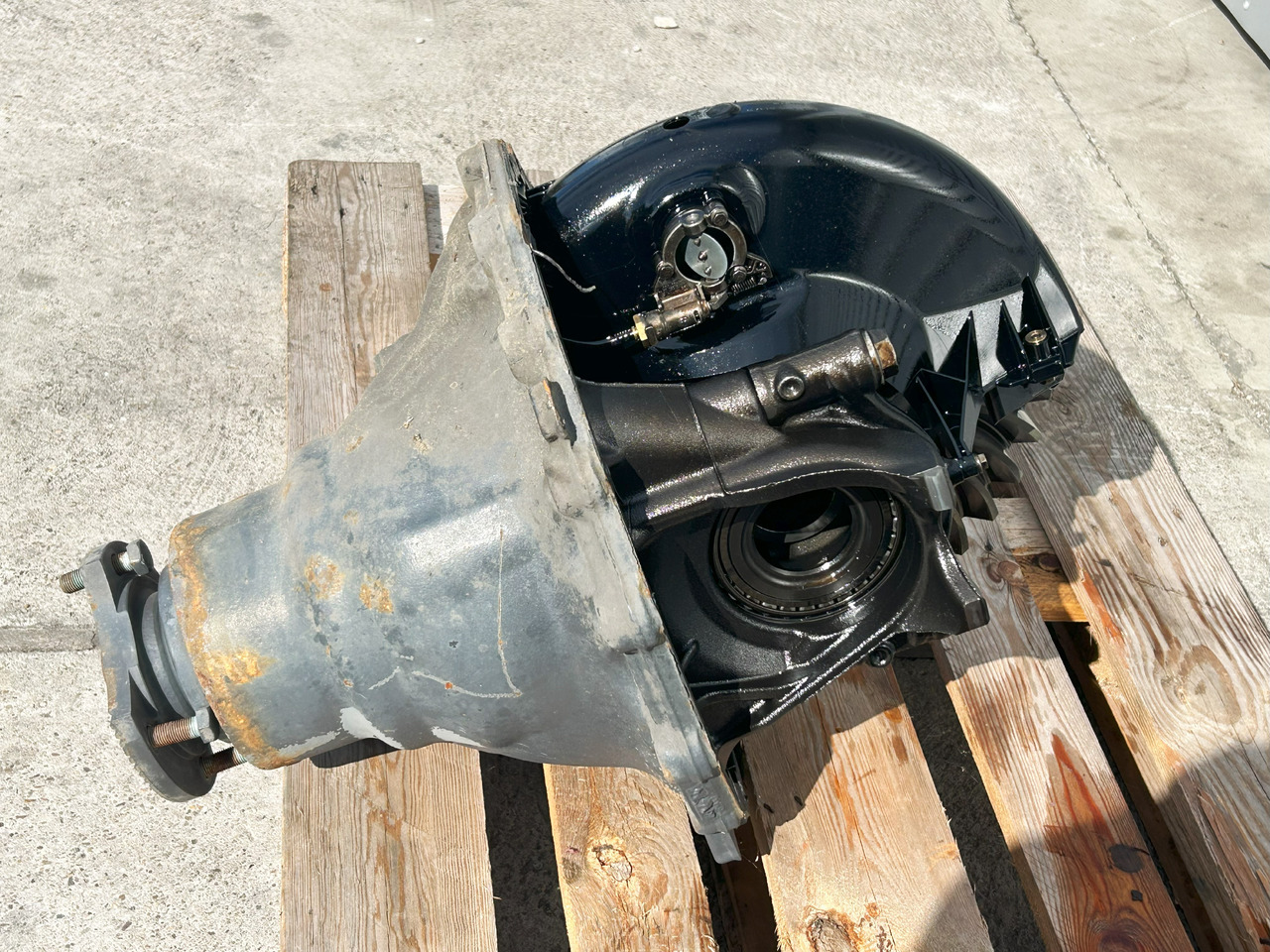 MERCEDES-BENZ DIFFERENTIAL WITH THROTTLE ACTROS MP4 R440-13 2,533 - Zadnja osovina za Kamion: slika 1 MERCEDES-BENZ DIFFERENTIAL WITH THROTTLE ACTROS MP4 R440-13 2,533 - Zadnja osovina za Kamion: slika 1