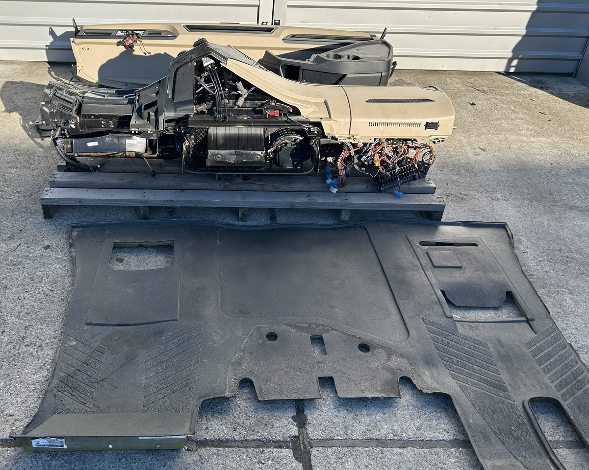 MERCEDES-BENZ KOMPLETNA PRZEKŁADKA WNĘTRZA - DESKA KONSOLA DO ANGLIKA MERCEDES ACTROS MP4 L STREAM SPACE - Kabina: slika 1 MERCEDES-BENZ KOMPLETNA PRZEKŁADKA WNĘTRZA - DESKA KONSOLA DO ANGLIKA MERCEDES ACTROS MP4 L STREAM SPACE - Kabina: slika 1