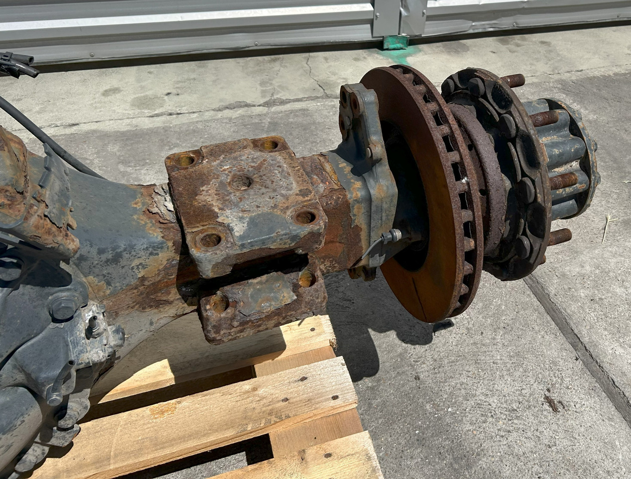 MERCEDES-BENZ REAR AXLE + HUBS ACTROS MP4 R440-13 2,846 - Zadnja osovina za Kamion: slika 4 MERCEDES-BENZ REAR AXLE + HUBS ACTROS MP4 R440-13 2,846 - Zadnja osovina za Kamion: slika 4