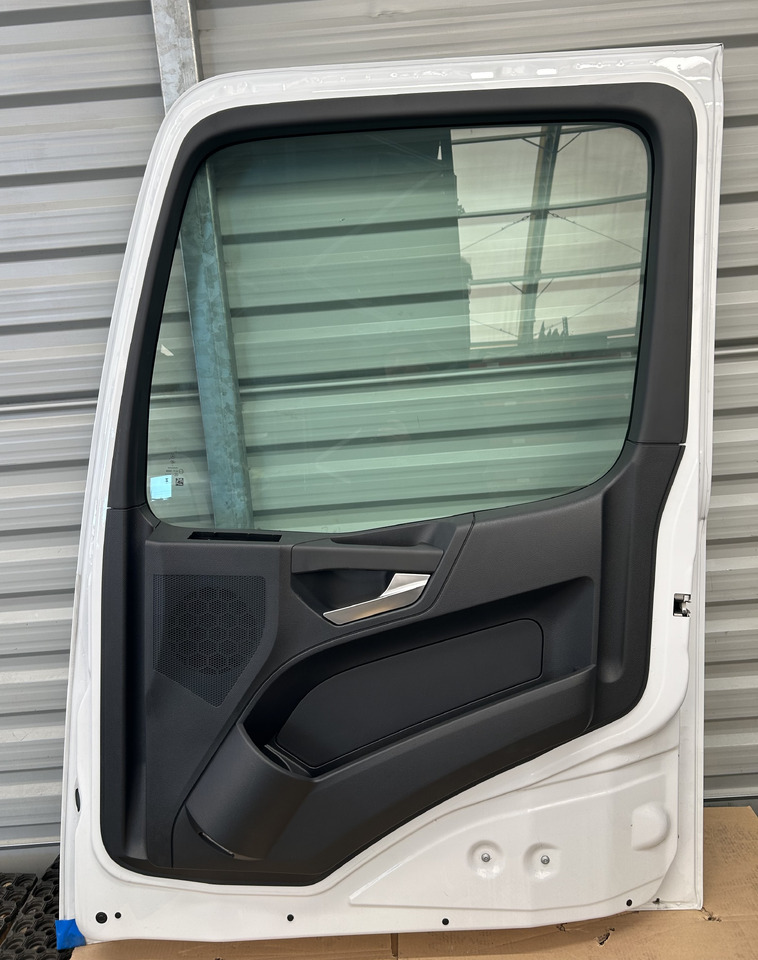 MERCEDES DOOR RIGHT narrow cab M-CLASSIC SPACE ACTROS AROCS MP4 MP5 BRAND NEW - Vrata i delovi: slika 2 MERCEDES DOOR RIGHT narrow cab M-CLASSIC SPACE ACTROS AROCS MP4 MP5 BRAND NEW - Vrata i delovi: slika 2