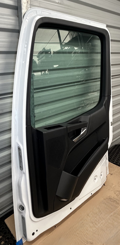 MERCEDES DOOR RIGHT narrow cab M-CLASSIC SPACE ACTROS AROCS MP4 MP5 BRAND NEW - Vrata i delovi: slika 3 MERCEDES DOOR RIGHT narrow cab M-CLASSIC SPACE ACTROS AROCS MP4 MP5 BRAND NEW - Vrata i delovi: slika 3