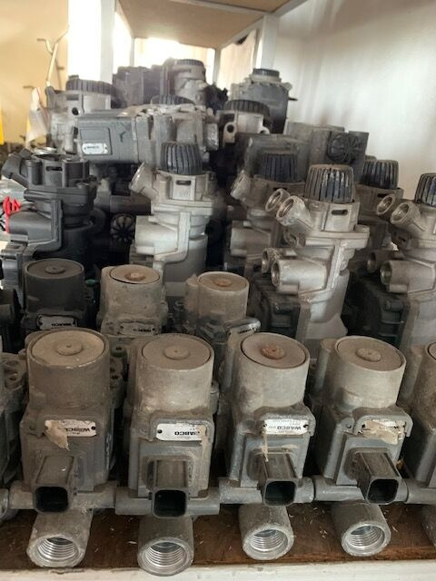 WABCO 1867002 DAF XF 106 truck - Kočioni ventil za Kamion: slika 4 WABCO 1867002 DAF XF 106 truck - Kočioni ventil za Kamion: slika 4