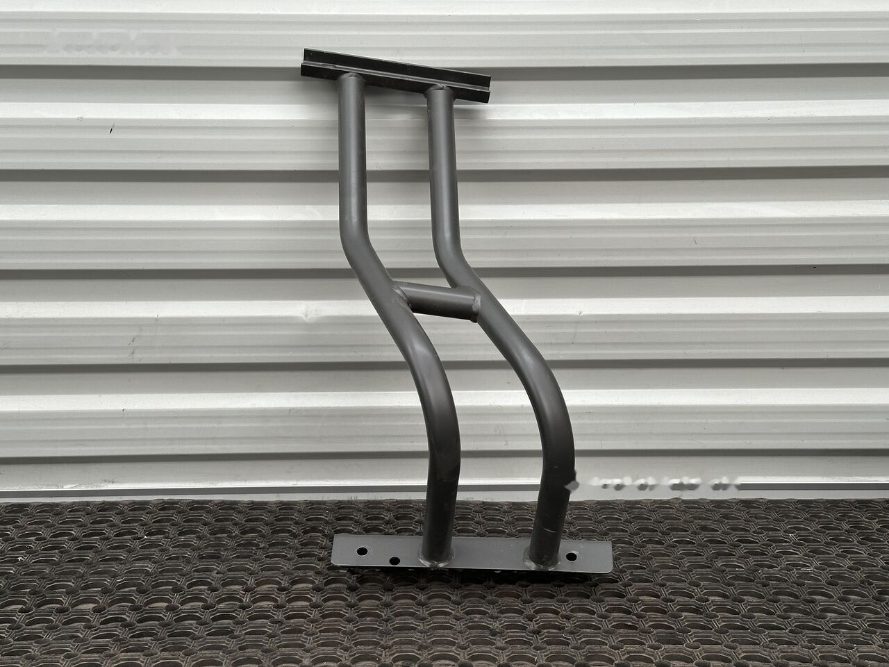 WSPORNIK STOPNIA / STEP SUPPORT IVECO EUROCARGO - Kabina i enterijer za Kamion: slika 1 WSPORNIK STOPNIA / STEP SUPPORT IVECO EUROCARGO - Kabina i enterijer za Kamion: slika 1