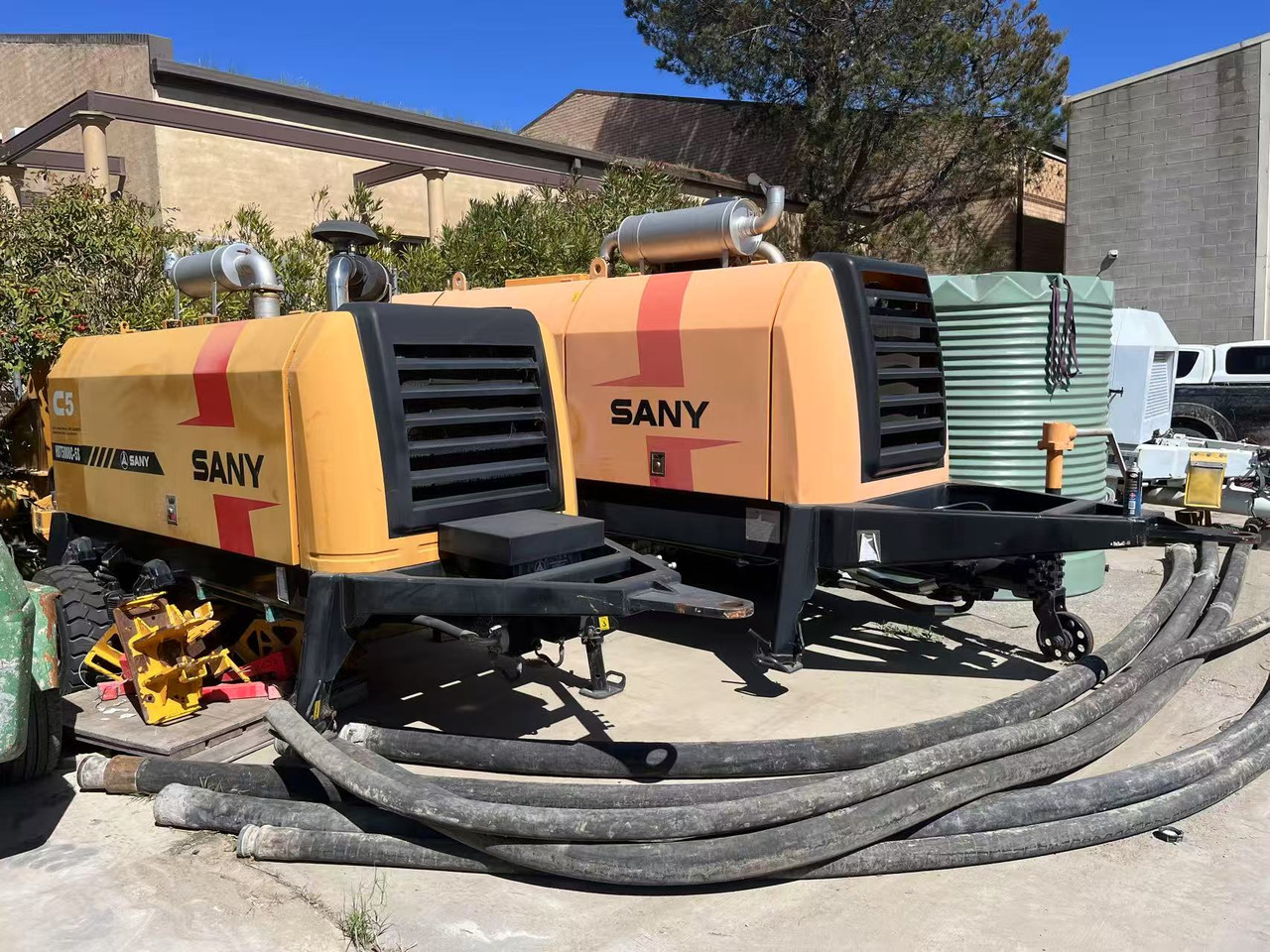 SANY SANY 【ACHIEVE】TOP CONDITION!!! demo new low hours Sany Concrete Trailer Pump 2017 HBT5008C-5S - Stacionarna pumpa za beton: slika 3 SANY SANY 【ACHIEVE】TOP CONDITION!!! demo new low hours Sany Concrete Trailer Pump 2017 HBT5008C-5S - Stacionarna pumpa za beton: slika 3