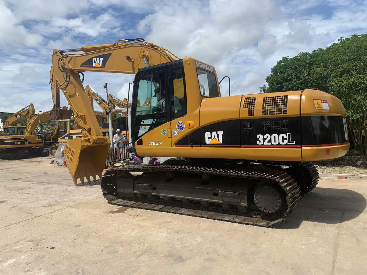 Caterpillar 320C, 320CL Hydraulic Excavator with Wide Track for Swamp Terrain - Bager guseničar: slika 2 Caterpillar 320C, 320CL Hydraulic Excavator with Wide Track for Swamp Terrain - Bager guseničar: slika 2