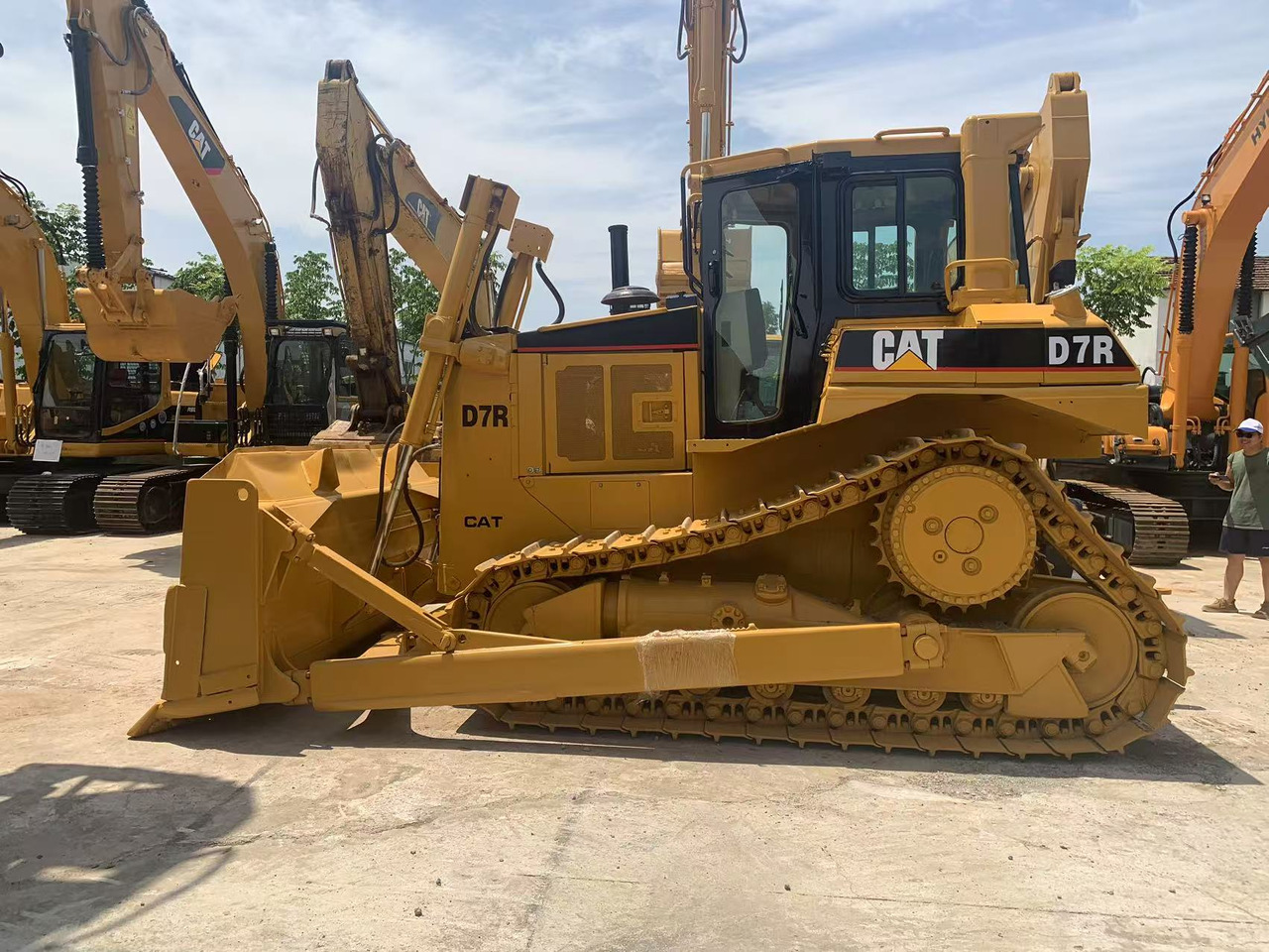 Caterpillar Tracked Tractor CAT D6R, D7R, D8R with Triangle Track - Buldožer: slika 2 Caterpillar Tracked Tractor CAT D6R, D7R, D8R with Triangle Track - Buldožer: slika 2