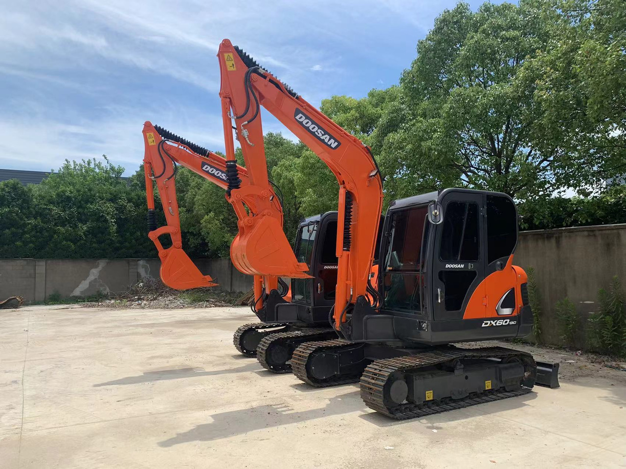 DOOSAN DX60 Good price 6 ton Small Excavator - Bager guseničar: slika 2 DOOSAN DX60 Good price 6 ton Small Excavator - Bager guseničar: slika 2
