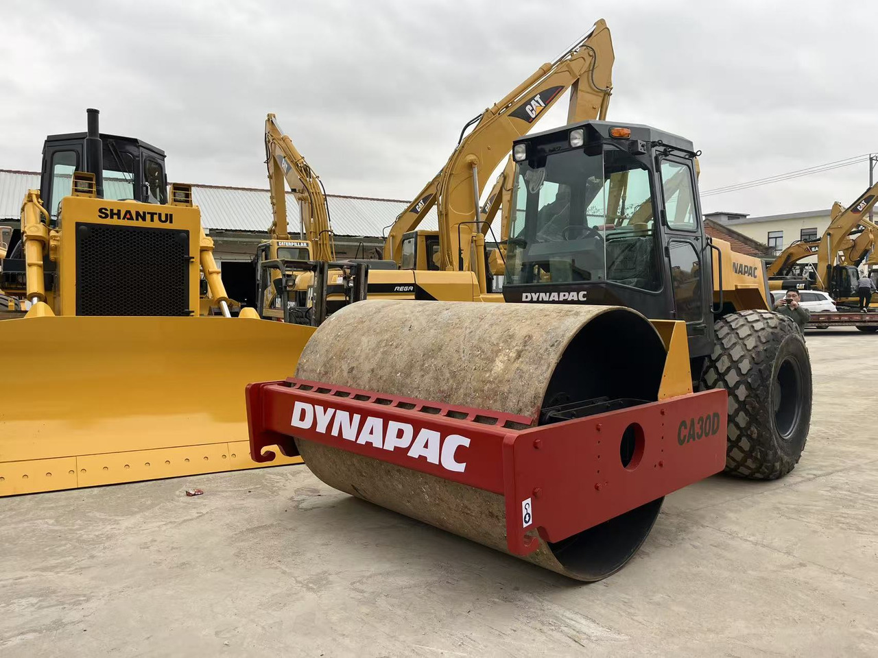 Dynapac Vibratory Road roller CA30D, CA25D Good Price on Sale - Valjak za puteve: slika 3 Dynapac Vibratory Road roller CA30D, CA25D Good Price on Sale - Valjak za puteve: slika 3