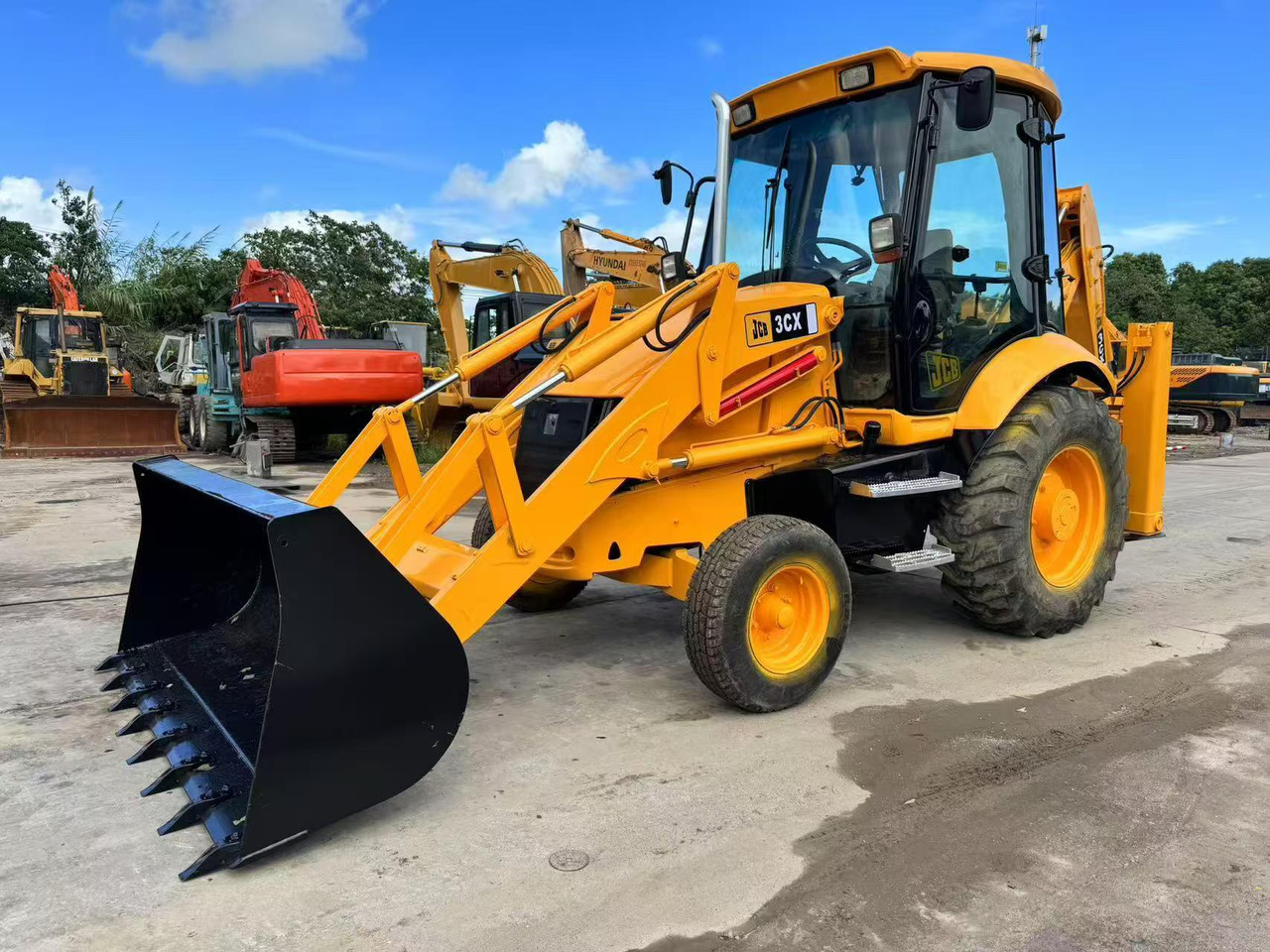 JCB 4x4 Backhoe Loader 3CX Used Condition - Bager utovarivač: slika 1 JCB 4x4 Backhoe Loader 3CX Used Condition - Bager utovarivač: slika 1