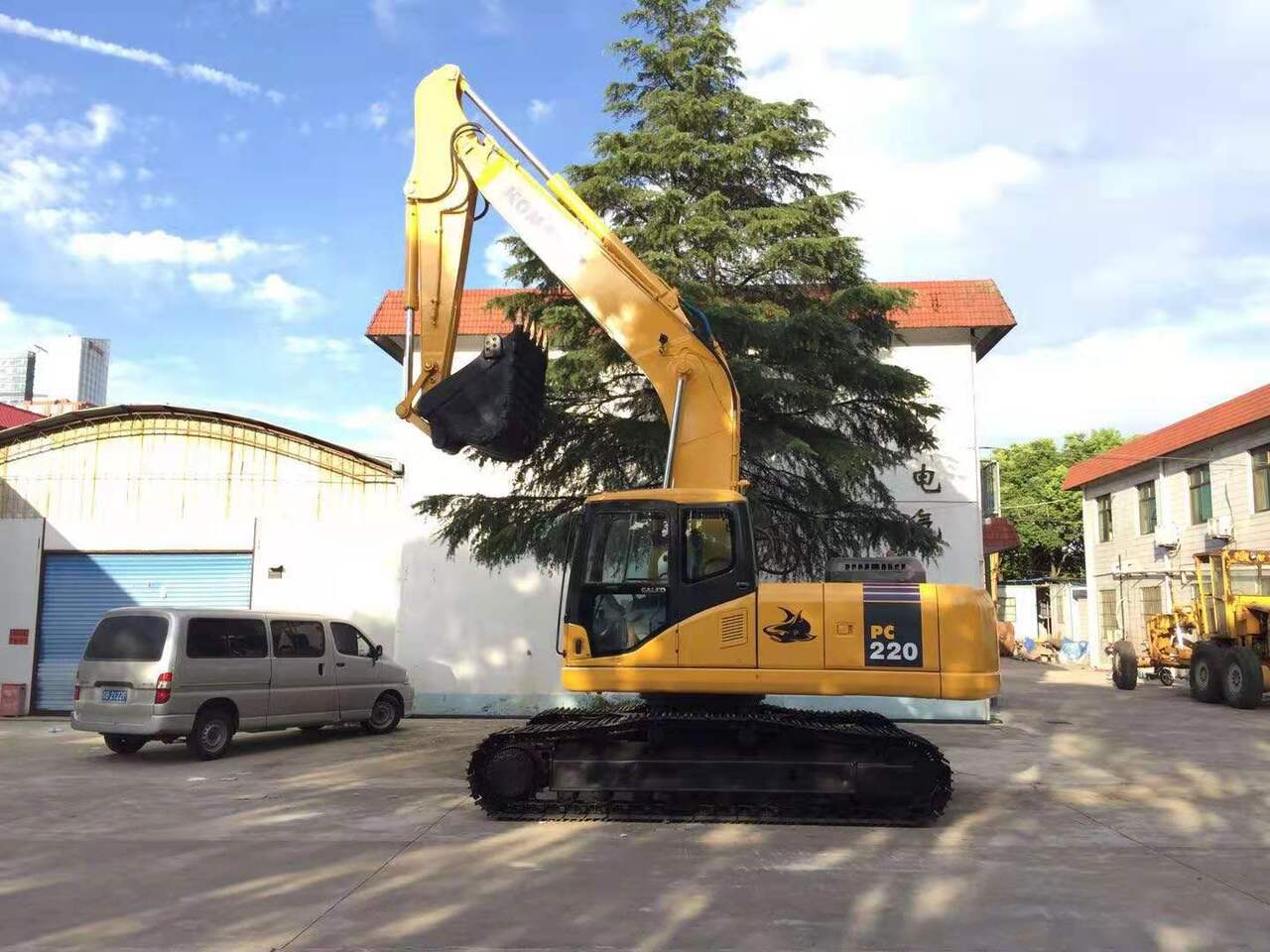 KOMATSU excavator PC220 secondhand excavator with excellent condition - Bager guseničar: slika 1 KOMATSU excavator PC220 secondhand excavator with excellent condition - Bager guseničar: slika 1