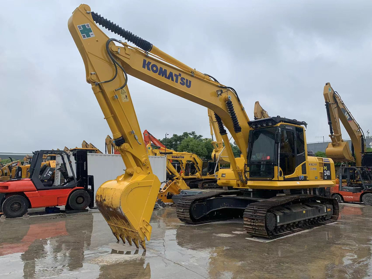 Komatsu Excavator PC240 Secondhand Japanse Construction Machinery - Bager guseničar: slika 4 Komatsu Excavator PC240 Secondhand Japanse Construction Machinery - Bager guseničar: slika 4