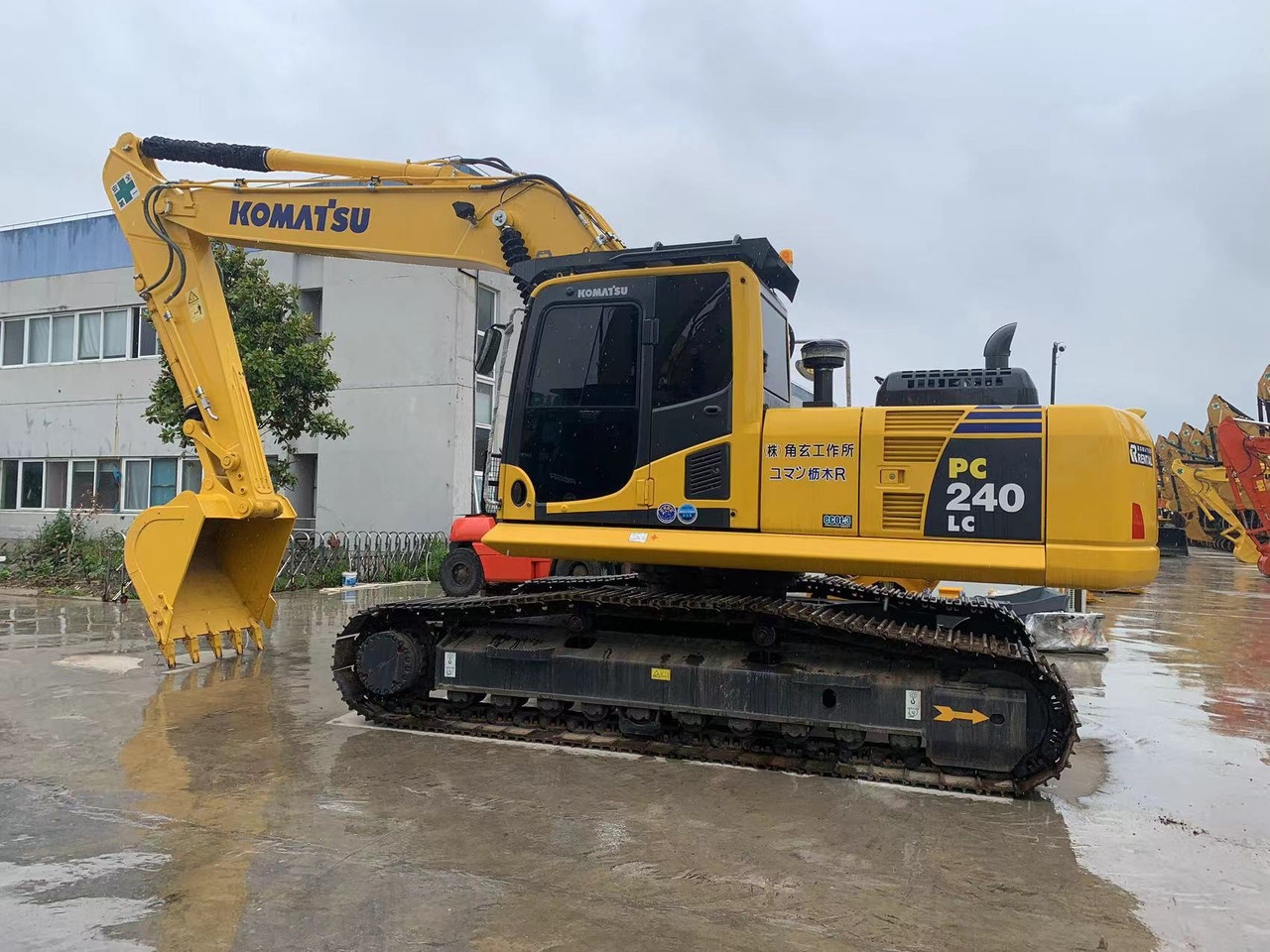 Komatsu PC240, PC220 Chain Excavator Good Condition Used Construction Machine - Bager guseničar: slika 1 Komatsu PC240, PC220 Chain Excavator Good Condition Used Construction Machine - Bager guseničar: slika 1