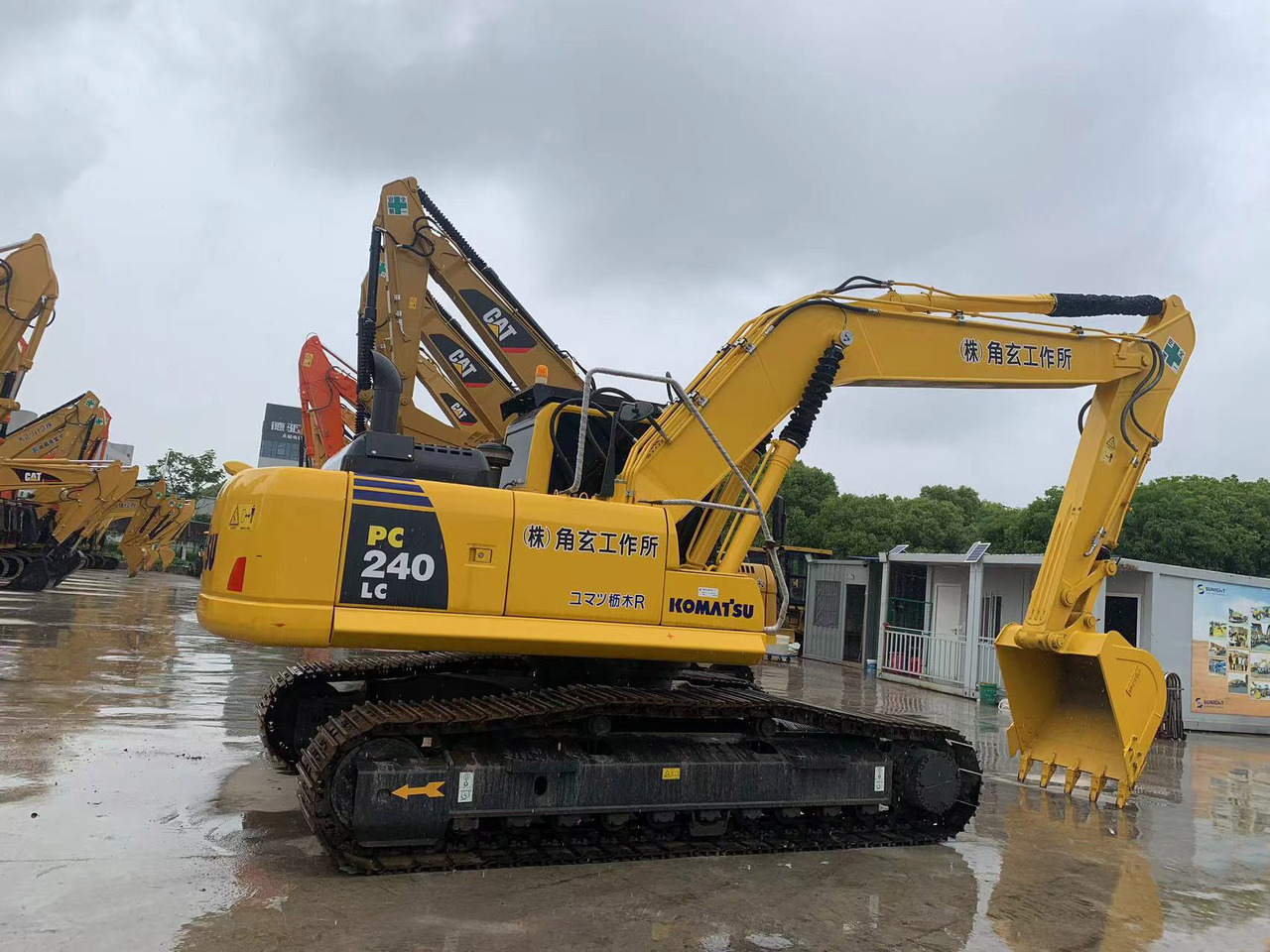 Komatsu PC240, PC220 Chain Excavator Good Condition Used Construction Machine - Bager guseničar: slika 2 Komatsu PC240, PC220 Chain Excavator Good Condition Used Construction Machine - Bager guseničar: slika 2