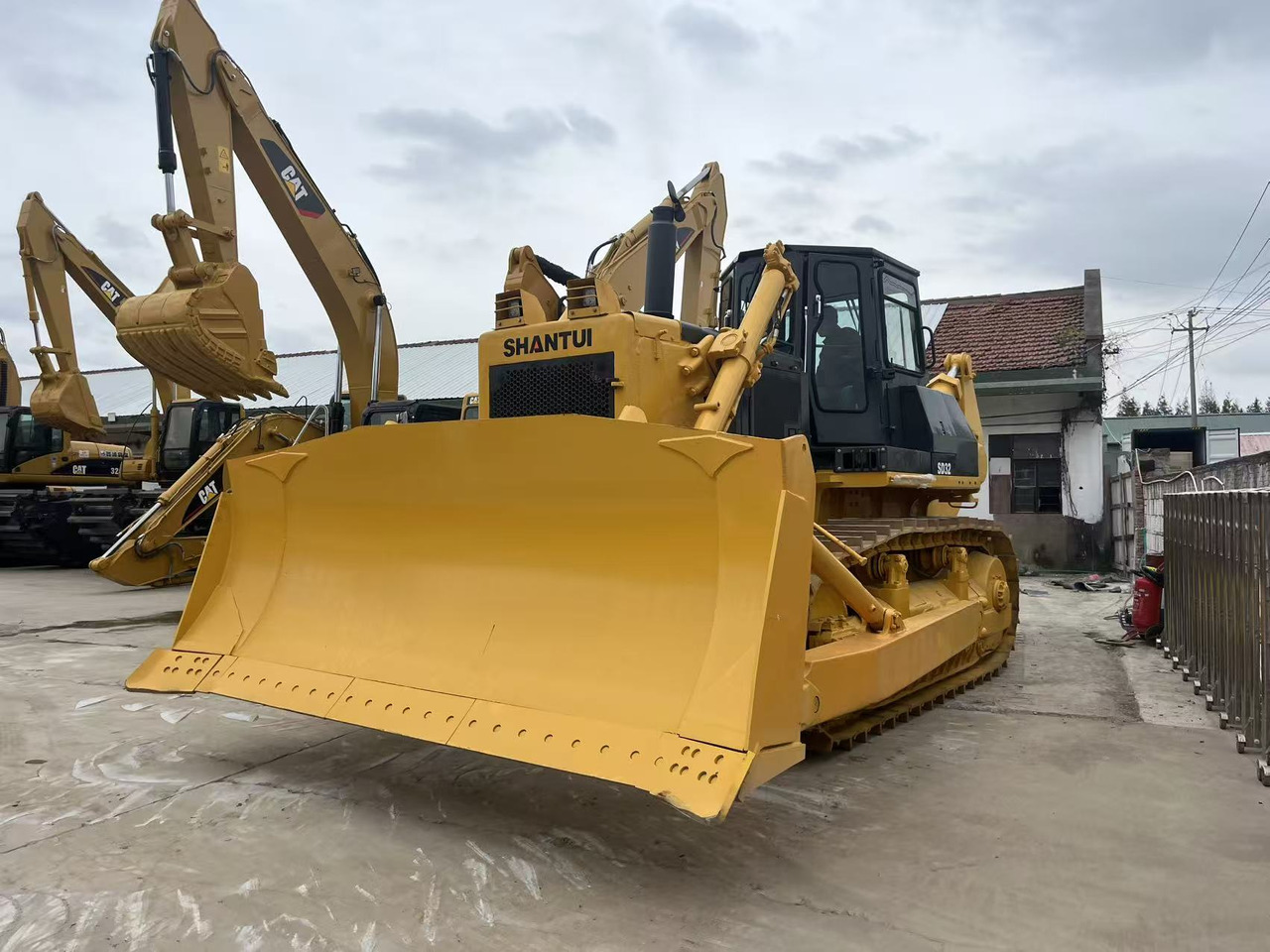 SHANTUI Used Bulldozer SHANTUI SD32 Delivers Power & Fuel Efficiency - Valjak za puteve: slika 4 SHANTUI Used Bulldozer SHANTUI SD32 Delivers Power & Fuel Efficiency - Valjak za puteve: slika 4