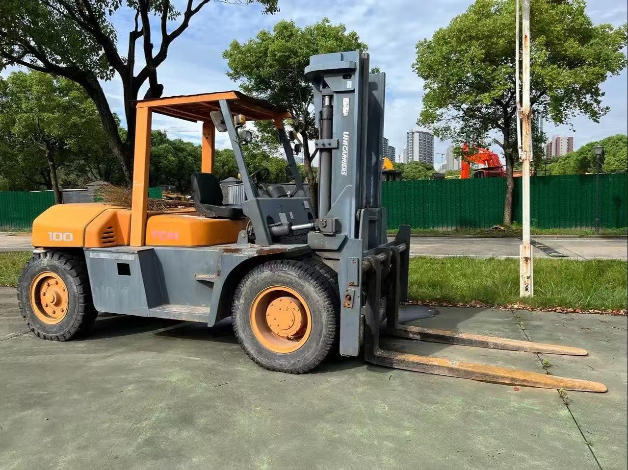TCM FD100 Forklift Original Color 10 ton Forklift Truck - Dizel viljuškar: slika 1 TCM FD100 Forklift Original Color 10 ton Forklift Truck - Dizel viljuškar: slika 1