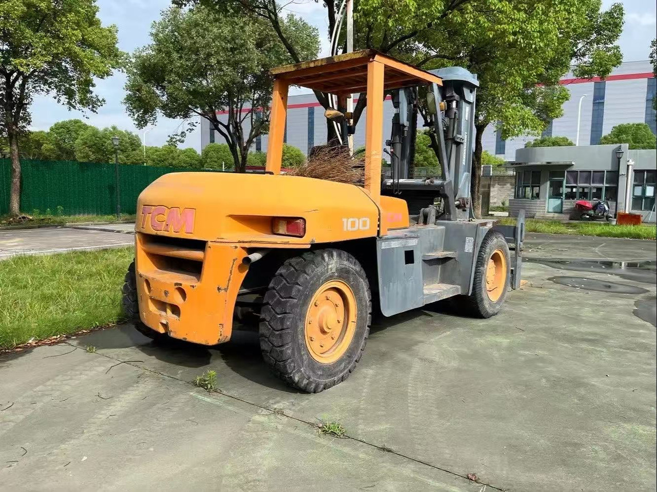 TCM FD100 Forklift Original Color 10 ton Forklift Truck - Dizel viljuškar: slika 2 TCM FD100 Forklift Original Color 10 ton Forklift Truck - Dizel viljuškar: slika 2