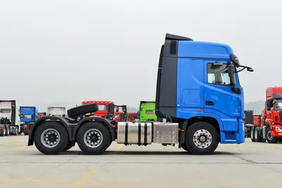 Left Hand Drive Tractor Head 6X4 Dongfeng 660HP Truck - Tegljač: slika 1 Left Hand Drive Tractor Head 6X4 Dongfeng 660HP Truck - Tegljač: slika 1